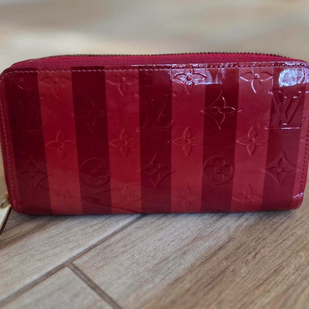 Louis Vuitton Vernis Cherry Red Strip Rayures Zippy Wallet Long